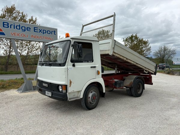 FIAT/IVECO 50.8 ribaltabile trilaterale patente B