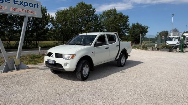 MITSUBISHI L200 PICK UP 4X4 manuale